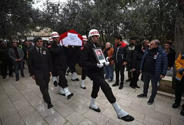 Muğla'da Helikopter Kazasında Hayatını Kaybeden Pilot Bayram Çiçek Toprağa Verildi