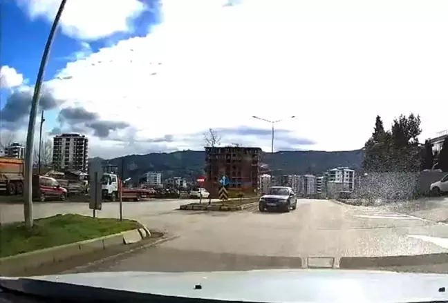 Samsun'da Ters Yönden Gelen Araç Trafiği Tehlikeye Soktu