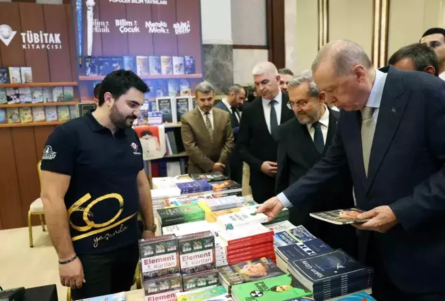 Cumhurbaşkanı Erdoğan, kitap fuarını ziyaret etti