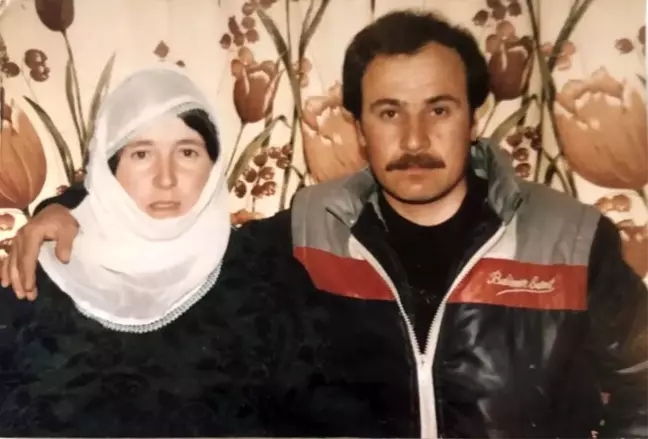 74 Yaşındaki Adam, Eşine Olan Aşkını Taşlarla Yaşatıyor