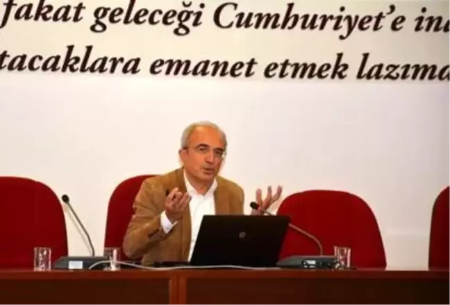 Anadolu Üniversitesi'nde Türkiye'de maliye ve para politikaları konuşuldu