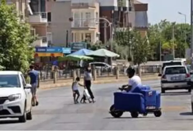 Koltuktan motosiklet yaptı, gören dönüp bir daha bakıyor