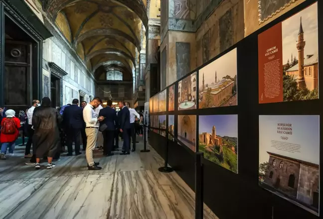 15 Temmuz şehidi Cambaz'ın Memleketimin Ulu Camileri Sergisi, Ayasofya-i Kebir Camii'nde açıldı