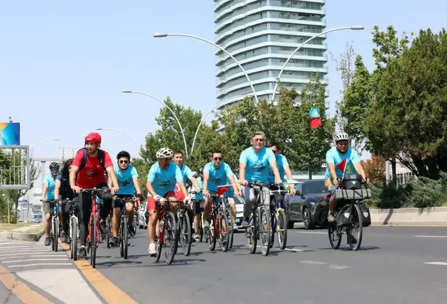 Son dakika haberi: Türk ve Kazak bisikletçiler Anıtkabir'e pedal çevirdi