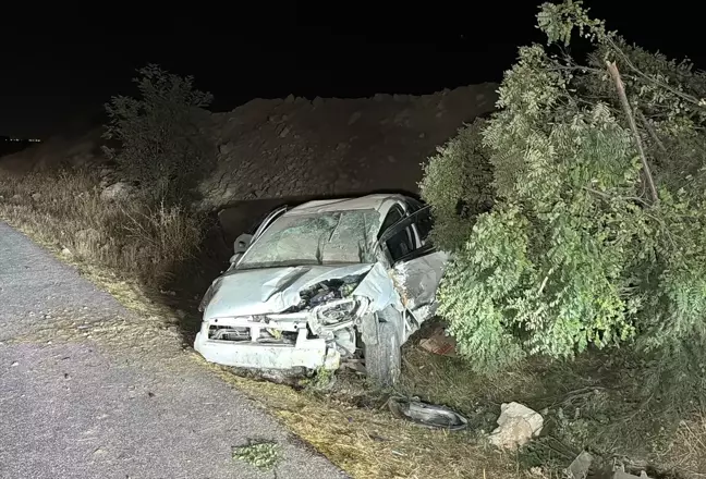 Adıyaman'da Otomobil Şarampole Devrildi: 4 Yaralı