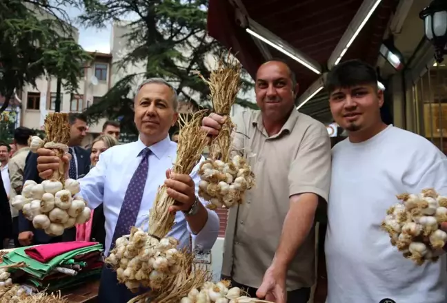 İçişleri Bakanı Ali Yerlikaya Kastamonu'da esnaf ve vatandaşlarla buluştu