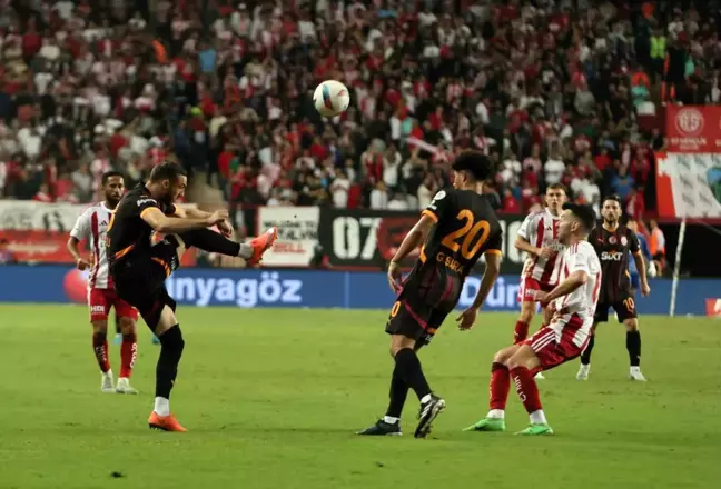 Antalyaspor - Galatasaray Maçında İlk Yarı Sonucu 1-0