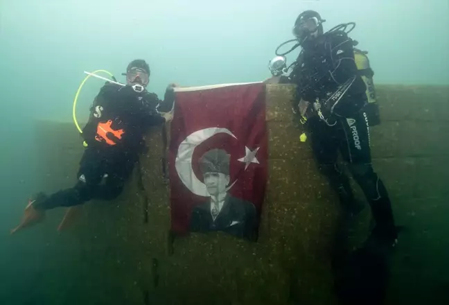 Van Gölü'nde Cumhuriyet Bayramı Dalışı