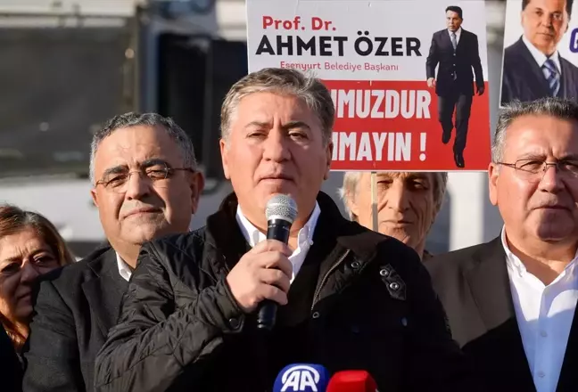 CHP'den Ahmet Özer İçin Protesto: Tutukluluk Hukuki Değil