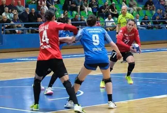 Kadın Hentbol Süper Lig'de Armada Praxis Yalıkavak Galip Geldi