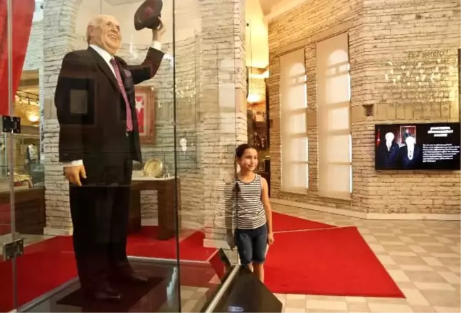 Demirel İçin Mezarında Anma (2)