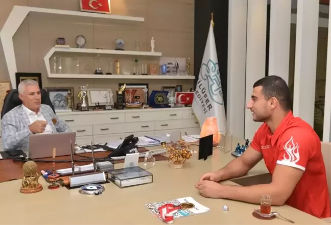 Dünya Şampiyonu Akkaya Nilüfer'in Gururu Oldu
