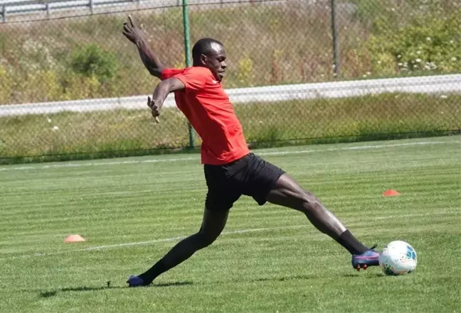 Gençlerbirliği'nin yeni transferi Zargo Toure, Bolu kampına katıldı