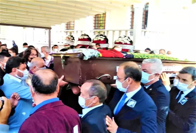 Gözyaşları, boğazı kesilerek öldürülen Şebnem için aktı
