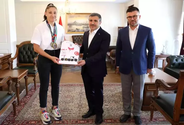 Vali Atay Şampiyon Taçyıldız'ı ağırladı