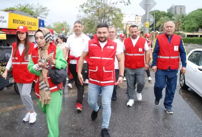 Sağlıklı yaşama dikkati çekmek için Kadıköy'den Maltepe'ye yürüdüler