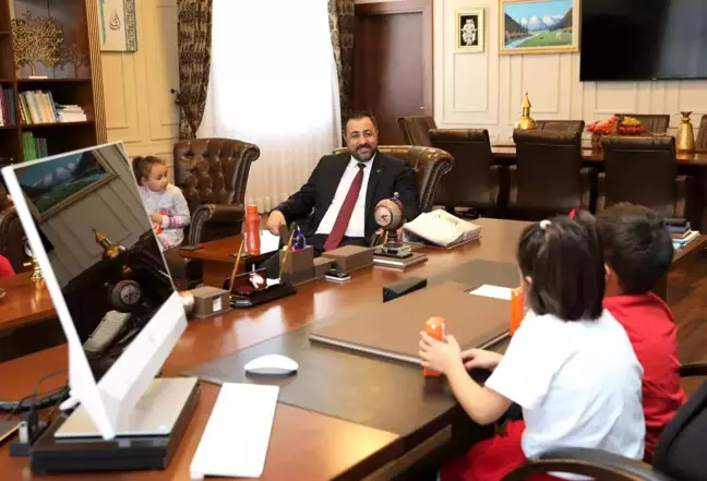 Rektör Kalan, öğrencilerle bir araya geldi