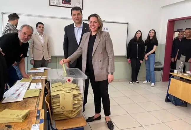 Hatice Uysal kimdir? Gültekin Uysal'ın eşi kimdir? Hatice Uysal kaç yaşında, nereli, mesleği ne, çocukları kimler? Hayatı ve biyografisi!