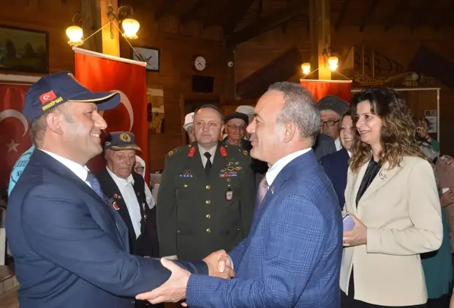 Ardahan Valiliği Şehit Aileleri ve Gaziler Onuruna Yemek Programı Düzenledi