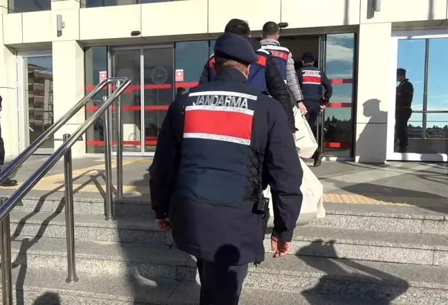 Kırklareli'de Rüşvet İddiasıyla Görevden Uzaklaştırılan Belediye Başkanının Babası ve Avukatı Berat Etti