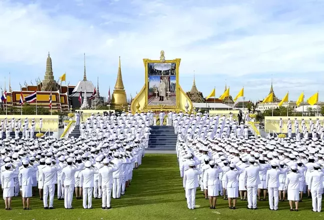 Tayland Kralı Maha Vajiralongkorn'un 71. doğum günü kutlandı