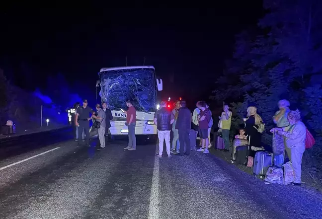 Eskişehir'de Otobüs-Traktör Kaza: 6 Yaralı