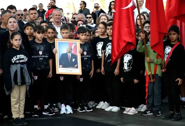 Kuşadası'nda Atatürk'ün ölüm yıl dönümü törenle anıldı
