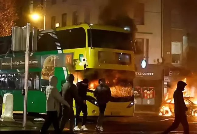 İrlanda Başbakanı Leo Varadkar, dün gece yaşanan olaylar sonrası suçlulara karşı sert önlemler alacaklarını söyledi
