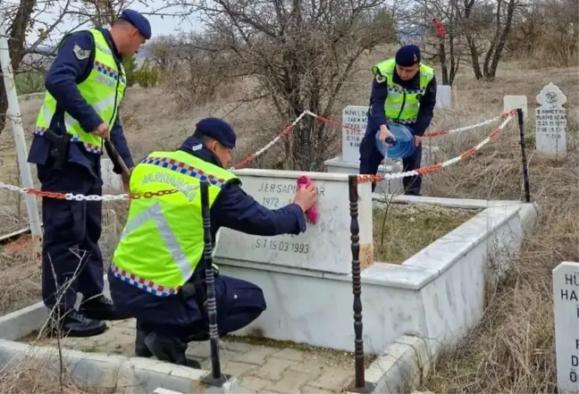 Şehit Jandarma Er Sadık Uçar'ın mezarı jandarma tarafından bakım yapıldı