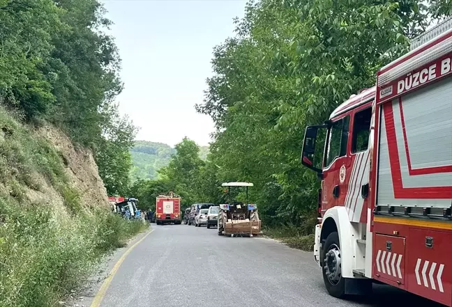 Düzce'de şarampole devrilen traktörün sürücüsü yaralandı