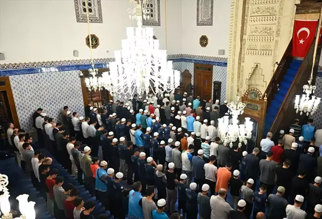 Diyanet İşleri Başkanı Ali Erbaş, 15 Temmuz şehitleri için dua etti