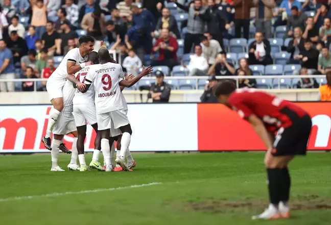 Hatayspor, Gaziantep FK'yi İlk Yarıda 2-1 Geçti