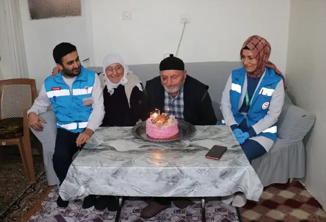 Yozgat'ta 80 Yaşındaki Mahmut Atmaca'ya Sürpriz Doğum Günü Kutlaması