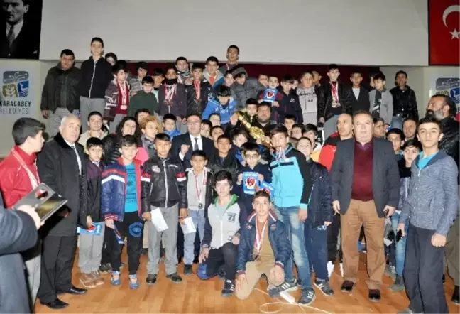 Milli Güreşçiler Karacabey'de Öğrencilerle Buluştu