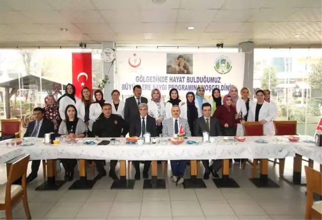 Akyazı'da 'Büyüğe Saygı' Programı Düzenlendi