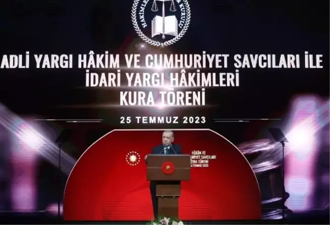 Erdoğan: Önceliklerimizin en başında Türkiye'yi darbe anayasasından kurtarmak var