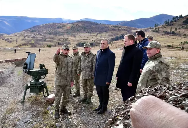 Ardahan Valisi Mehmetçik'i ziyaret etti