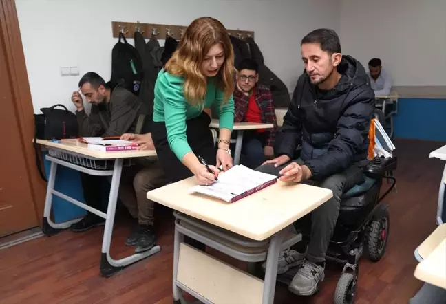 Van'da engelliler ücretsiz EKPSS kurslarına katılıyor