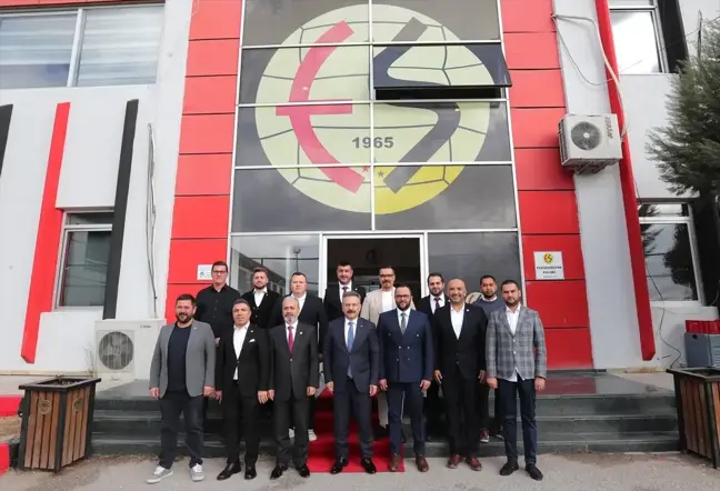 Vali Hüseyin Aksoy, Eskişehirspor'u Ziyaret Etti