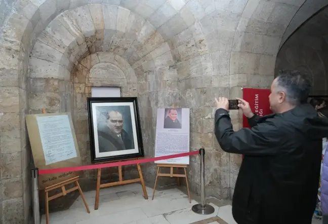 Anıtkabir'de Orijinal Atatürk Portresi Sergisi Büyük İlgi Gördü