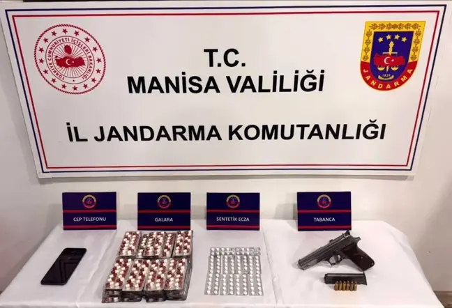 Manisa'da Sentetik Ecza ve Tabanca Ele Geçirildi