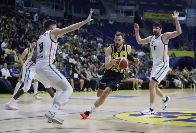 Fenerbahçe Beko, Karşıyaka'yı Mağlup Ederek Liderliği Garantiledi