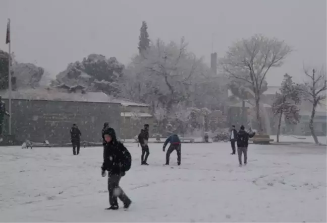 Kula'da Okullara Kar Tatili