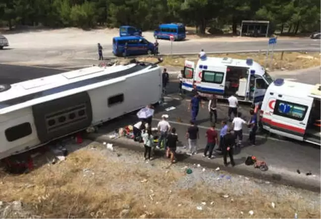 Akseki'de Tur Otobüsü 2 Otomobille Çarpıştı: 2 Ölü (2)