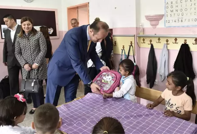 Akgül'den Öğrencilere İlk Gün Sürprizi