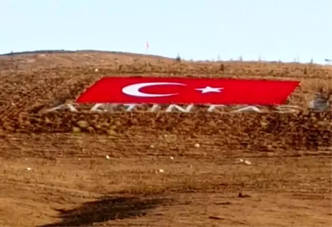 Altıntaş'ta dev Türk bayrağı boyama çalışması