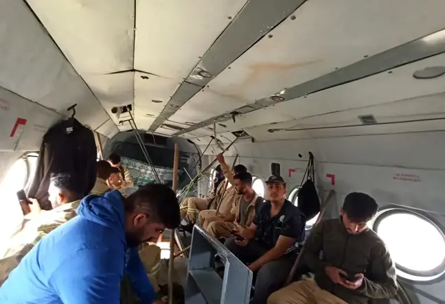 Son dakika! Yer ekipleri Manavgat'taki yangın bölgesine helikopterle bırakılıyor