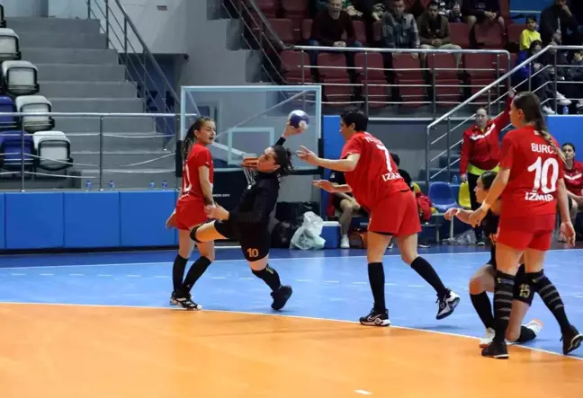 Yenimahalle play-off'a İzmir galibiyeti ile başladı