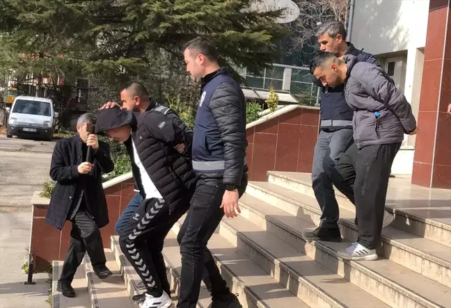 Kırıkkale'de Kuyumcu Kuryesini Gasbeden Şüphelilerden 2'si Tutuklandı