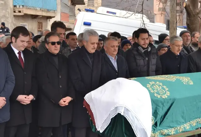 Mehmet Ali Aydınlar'ın annesi Samime Aydınlar toprağa verildi
